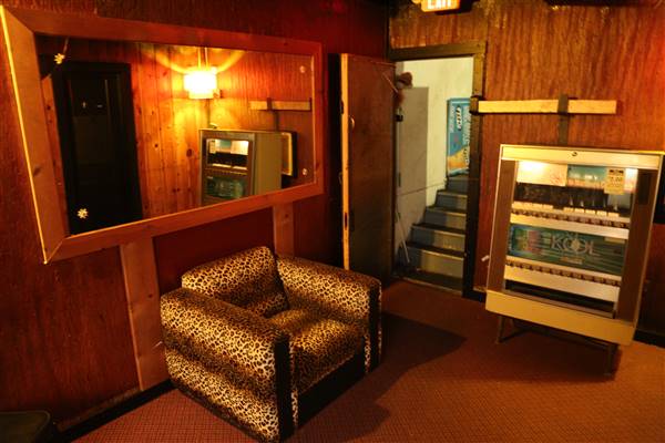Lucky Boys Bar